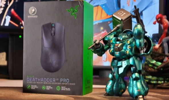 Đánh giá Razer DeathAdder V3 Pro, chuột chơi game không dây cực nhẹ dành cho game thủ thuận tay phải